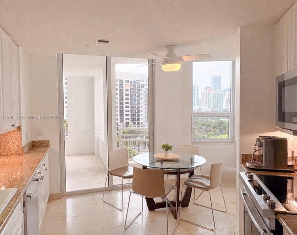 848 Brickell Key Dr 905, Miami, FL 33131