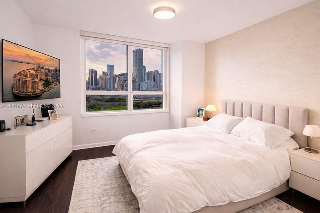 848 Brickell Key Dr 905, Miami, FL 33131