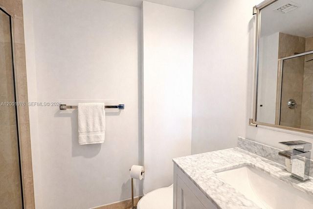 848 Brickell Key Dr 905, Miami, FL 33131