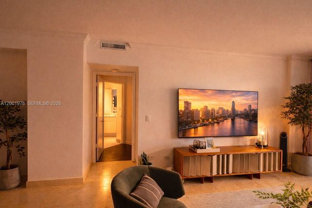 848 Brickell Key Dr 905, Miami, FL 33131