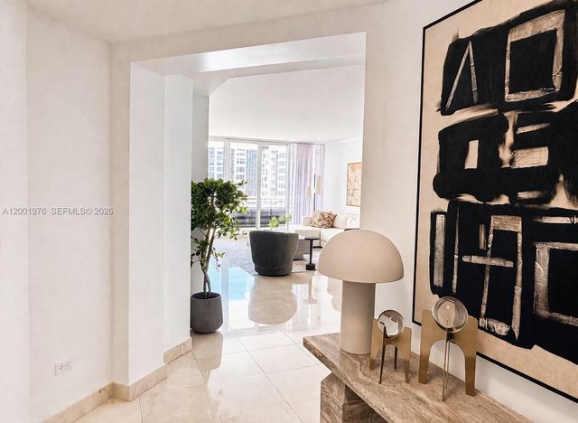 848 Brickell Key Dr 905, Miami, FL 33131