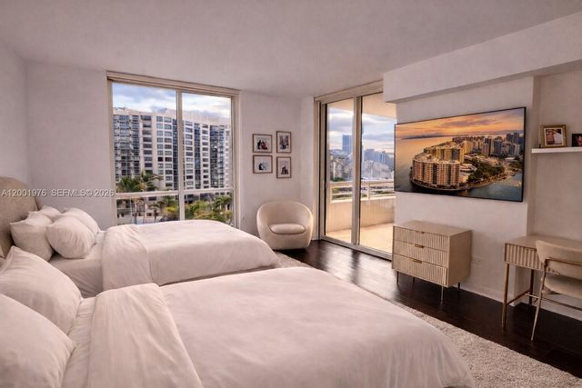 848 Brickell Key Dr 905, Miami, FL 33131