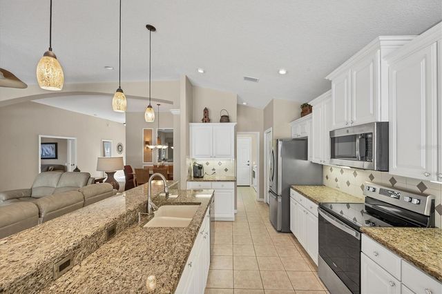 407 PINEWOOD LAKE DRIVE, Venice, FL 34285