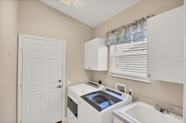 407 PINEWOOD LAKE DRIVE, Venice, FL 34285