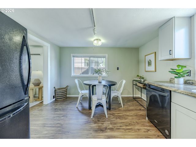 1222 E St, Springfield, OR 97477
