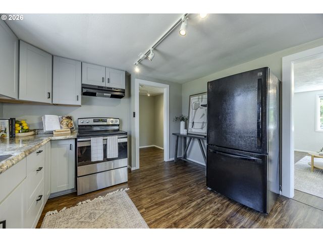 1222 E St, Springfield, OR 97477