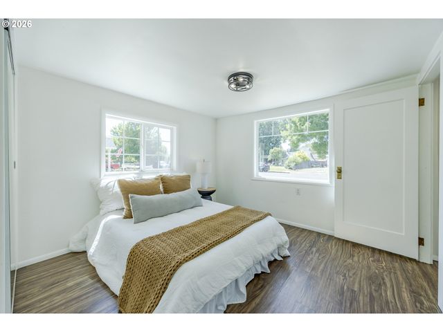 1222 E St, Springfield, OR 97477