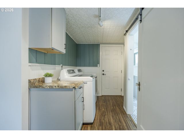 1222 E St, Springfield, OR 97477