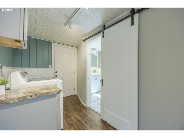 1222 E St, Springfield, OR 97477