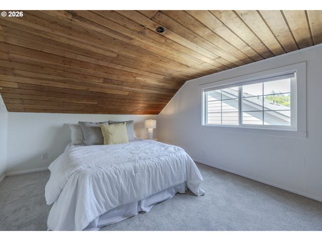 1222 E St, Springfield, OR 97477