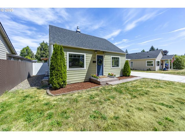 1222 E St, Springfield, OR 97477