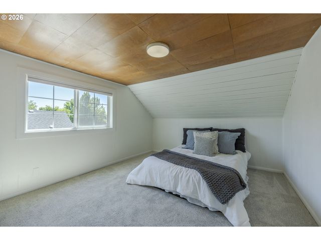 1222 E St, Springfield, OR 97477