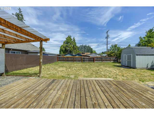 1222 E St, Springfield, OR 97477