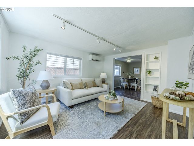 1222 E St, Springfield, OR 97477
