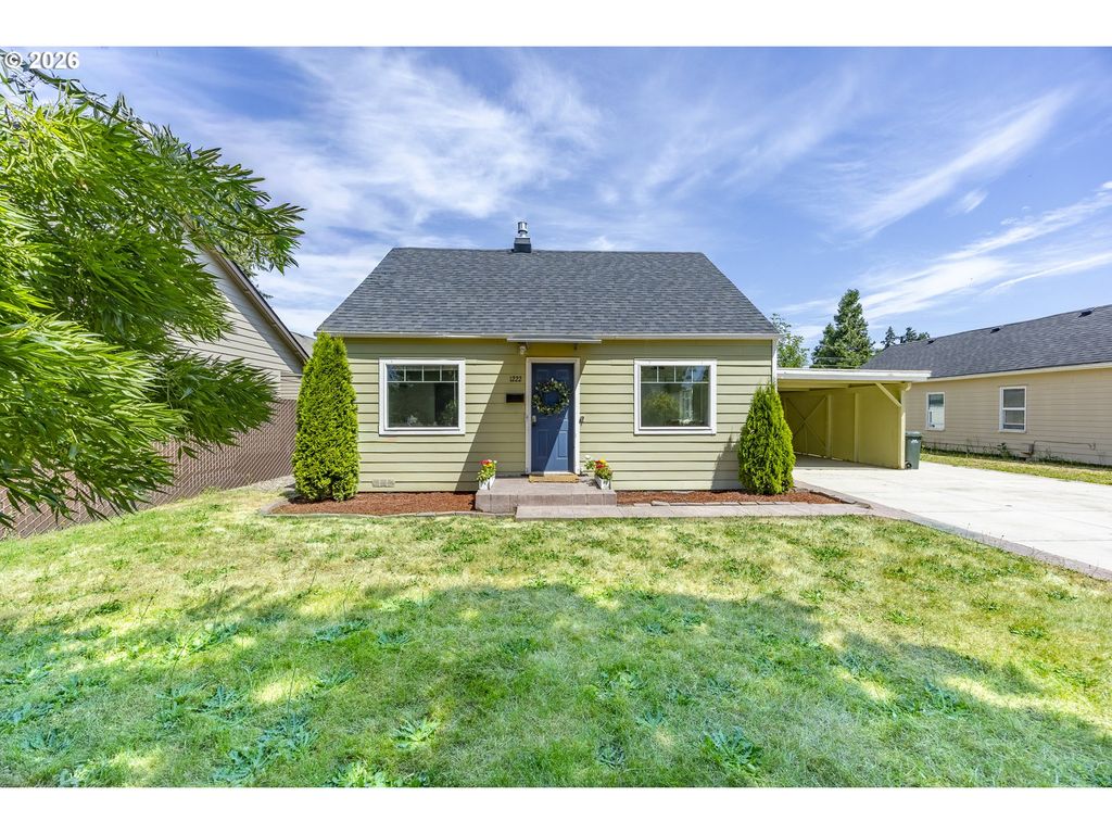 1222 E St, Springfield, OR 97477
