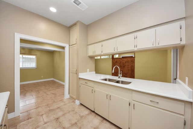 5326 Heatherbrook Drive, Houston, TX 77045