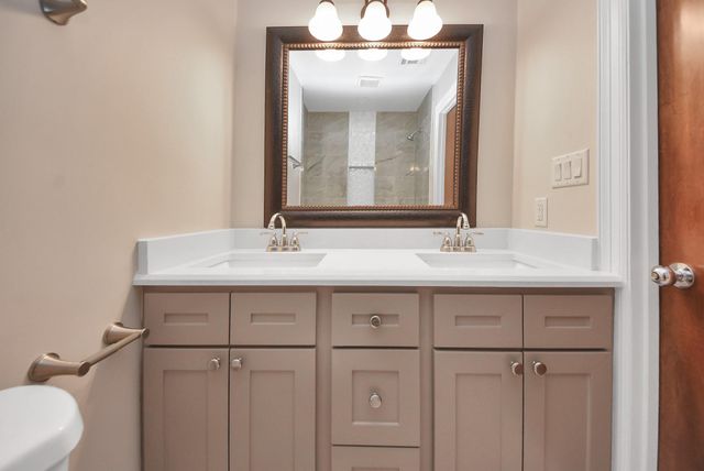 5326 Heatherbrook Drive, Houston, TX 77045