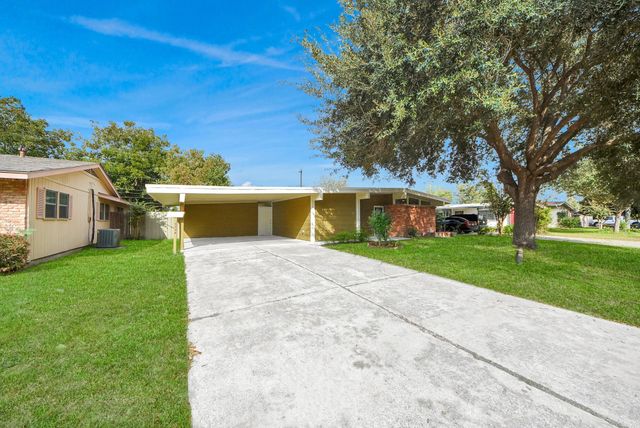 5326 Heatherbrook Drive, Houston, TX 77045
