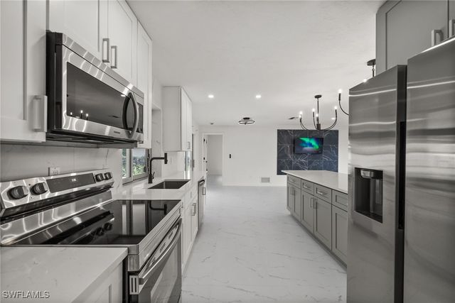 2285 SE 28th ST, Cape Coral, FL 33904