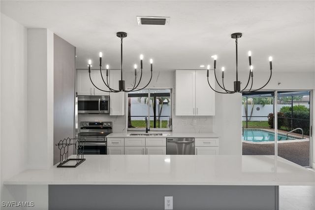 2285 SE 28th ST, Cape Coral, FL 33904