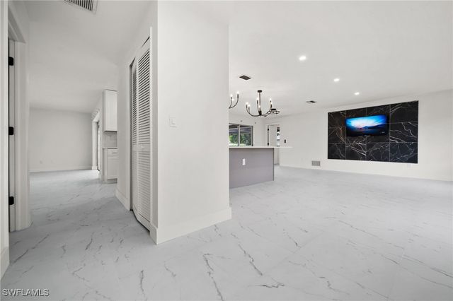 2285 SE 28th ST, Cape Coral, FL 33904