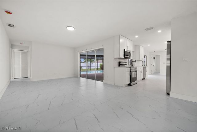 2285 SE 28th ST, Cape Coral, FL 33904