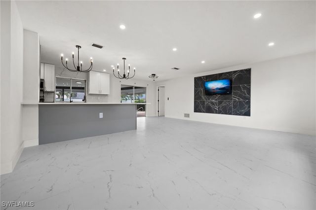 2285 SE 28th ST, Cape Coral, FL 33904