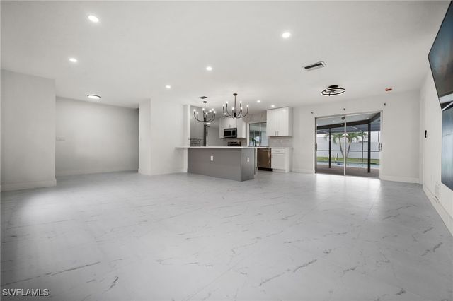 2285 SE 28th ST, Cape Coral, FL 33904