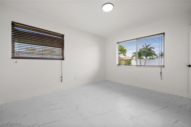 2285 SE 28th ST, Cape Coral, FL 33904