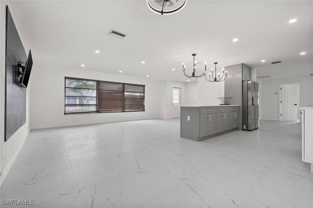 2285 SE 28th ST, Cape Coral, FL 33904