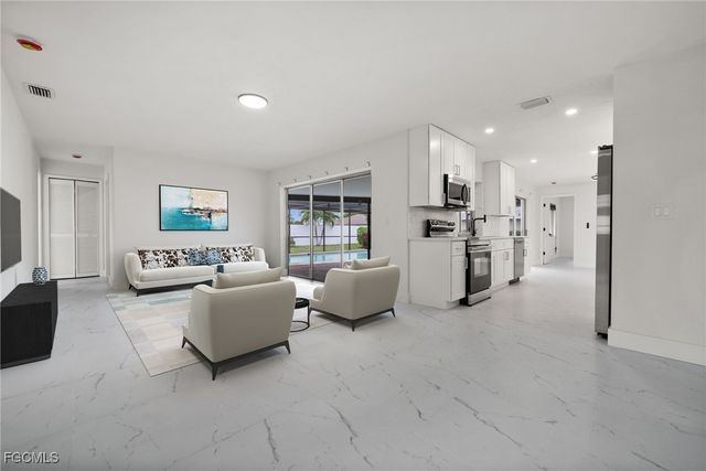 2285 SE 28th ST, Cape Coral, FL 33904