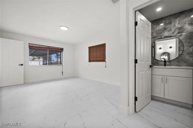 2285 SE 28th ST, Cape Coral, FL 33904