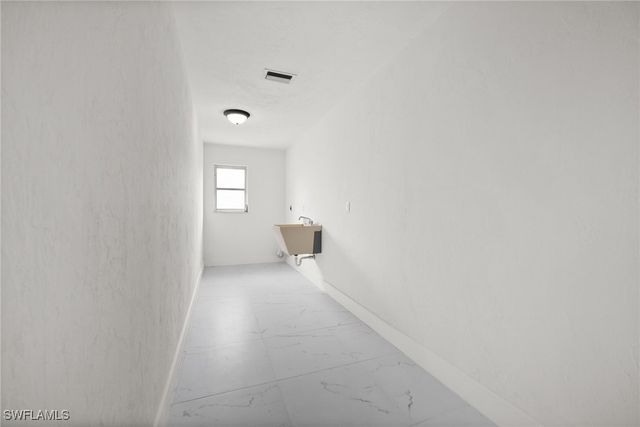 2285 SE 28th ST, Cape Coral, FL 33904