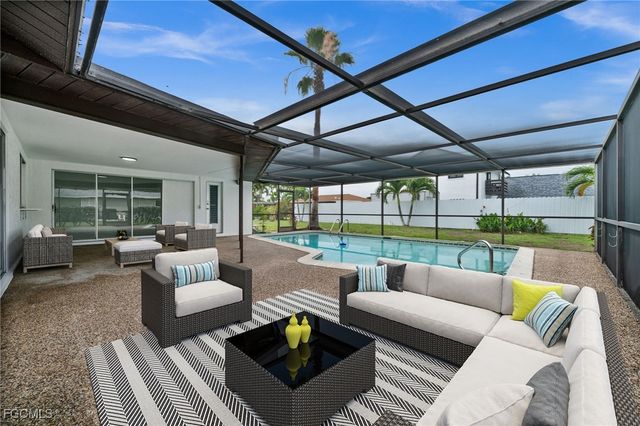 2285 SE 28th ST, Cape Coral, FL 33904