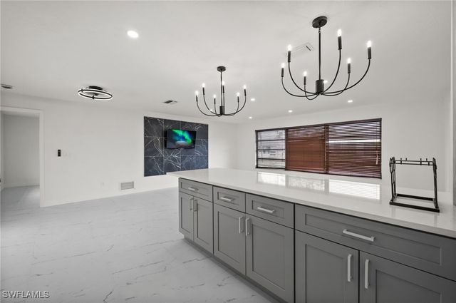 2285 SE 28th ST, Cape Coral, FL 33904