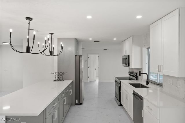 2285 SE 28th ST, Cape Coral, FL 33904