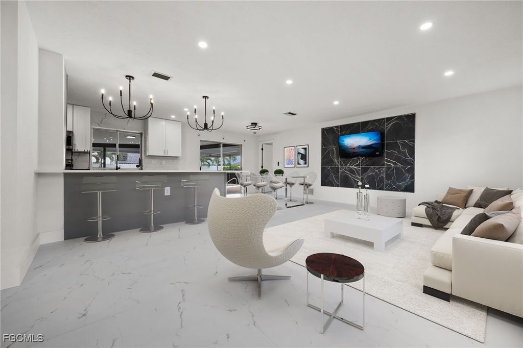 2285 SE 28th ST, Cape Coral, FL 33904