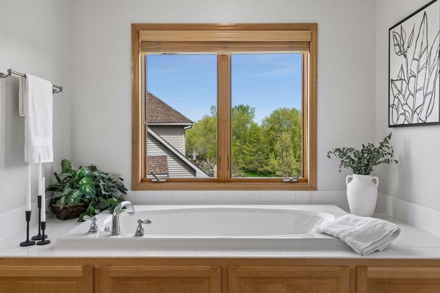 21296 Isotope Trail, Lakeville, MN 55044
