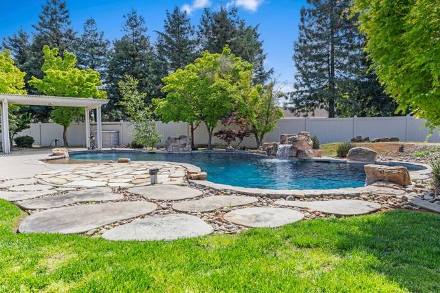 5000 Peach Blossom Lane, Oakdale, CA 95361