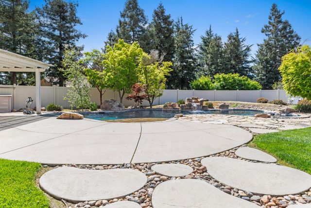 5000 Peach Blossom Lane, Oakdale, CA 95361