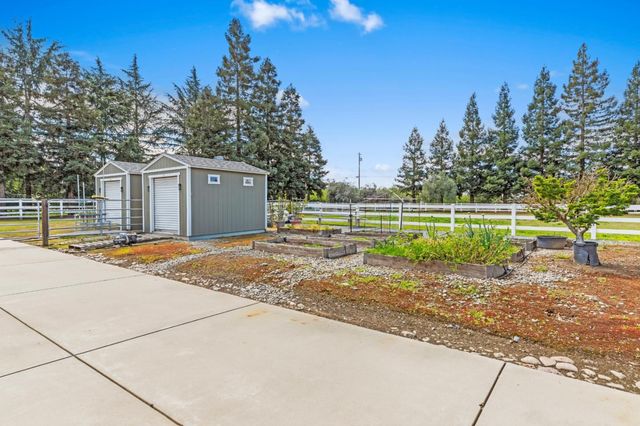 5000 Peach Blossom Lane, Oakdale, CA 95361