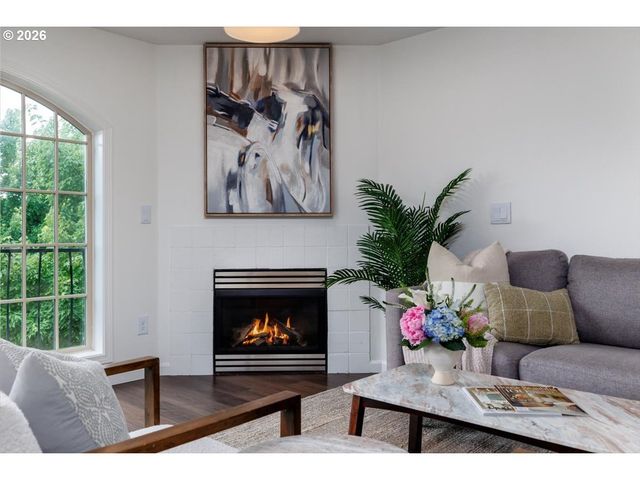 22582 Sw MAIN St 303, Sherwood, OR 97140