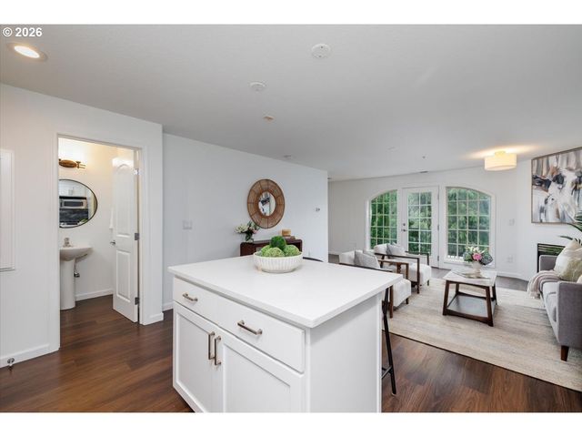 22582 Sw MAIN St 303, Sherwood, OR 97140