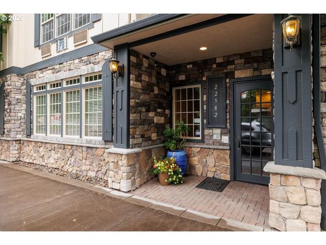 22582 Sw MAIN St 303, Sherwood, OR 97140