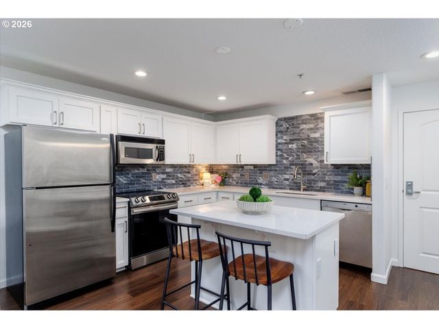 22582 Sw MAIN St 303, Sherwood, OR 97140