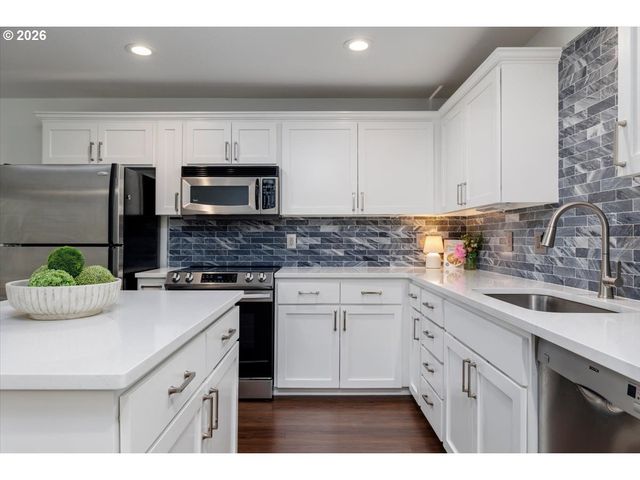 22582 Sw MAIN St 303, Sherwood, OR 97140