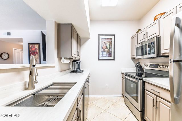 14950 W MOUNTAIN VIEW Boulevard 6104, Surprise, AZ 85374