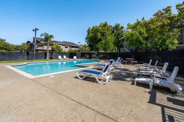 290 Bonita Lane, Foster City, CA 94404