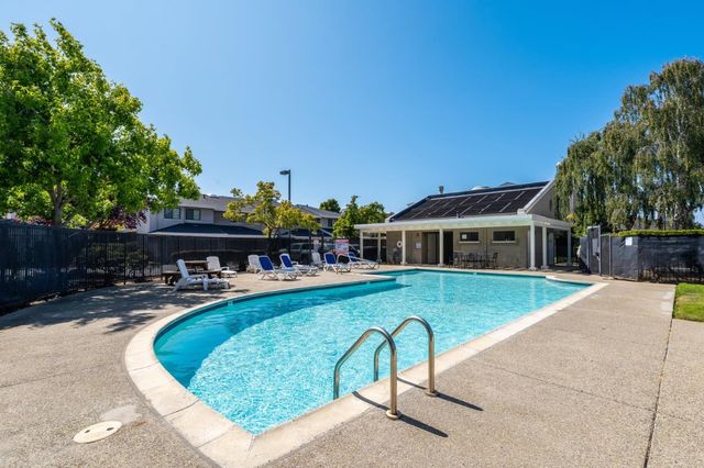 290 Bonita Lane, Foster City, CA 94404