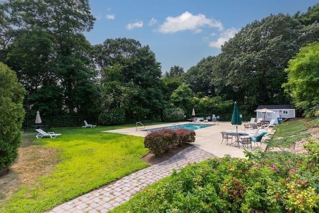 15 Chapel Hill Dr 1, Plymouth, MA 02360